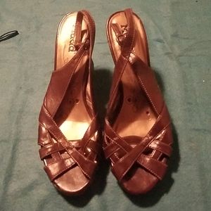 Mudd brown peep toe slingbacks herls